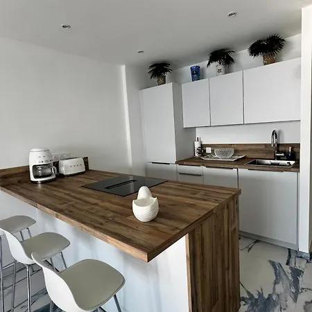 Luxury & Sea View, T2 Waterfront, Wifi, Air Conditioning アンティーブ